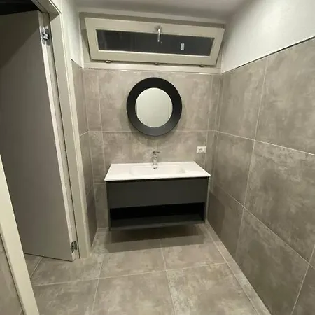 아파트 Casa Flora, A Panoramic Flat With Free Car Parking *