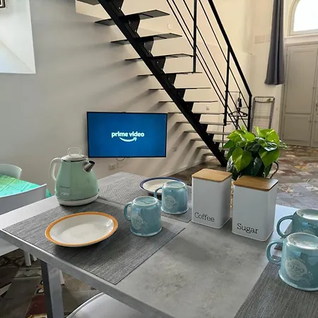Casa Flora, A Panoramic Flat With Free Car Parking 아파트